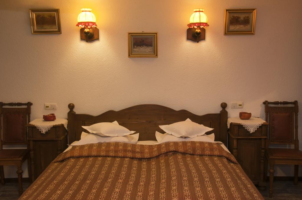 La Marele Moft Hotel Slanic Room photo